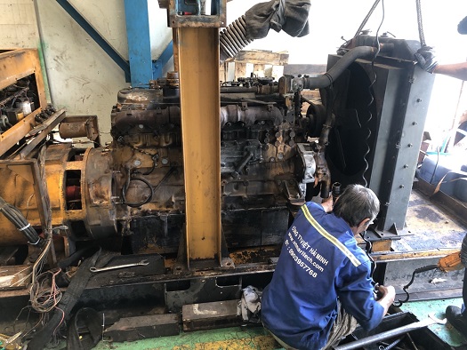 xuc rua ket nuoc lam mat dong co Diesel