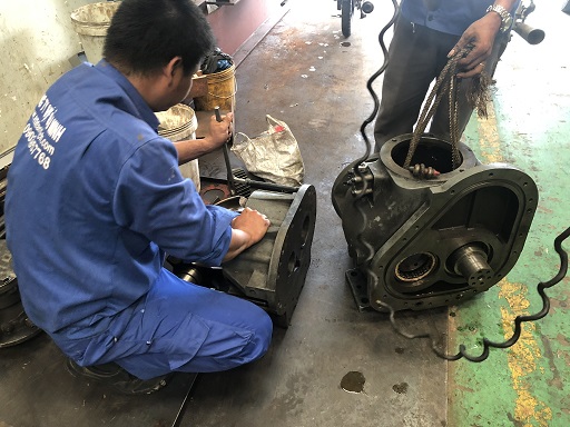 cong doan thao ra bao duong may nen khi truc vit