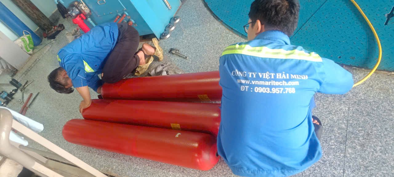 b&igrave;nh t&iacute;ch &aacute;p thủy lực cũ gi&aacute; rẻ.jpg