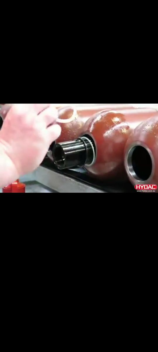 cung cấp b&igrave;nh t&iacute;ch &aacute;p thủy lực mới.jpg