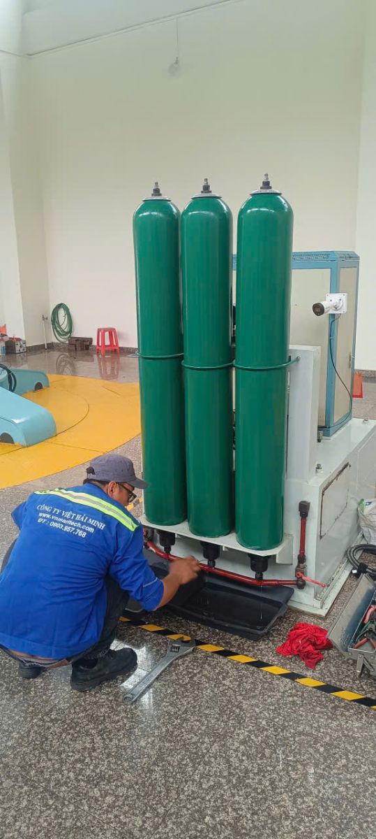 mua b&igrave;nh t&iacute;ch &aacute;p thủy lực đ&atilde; qua sử dụng.jpg