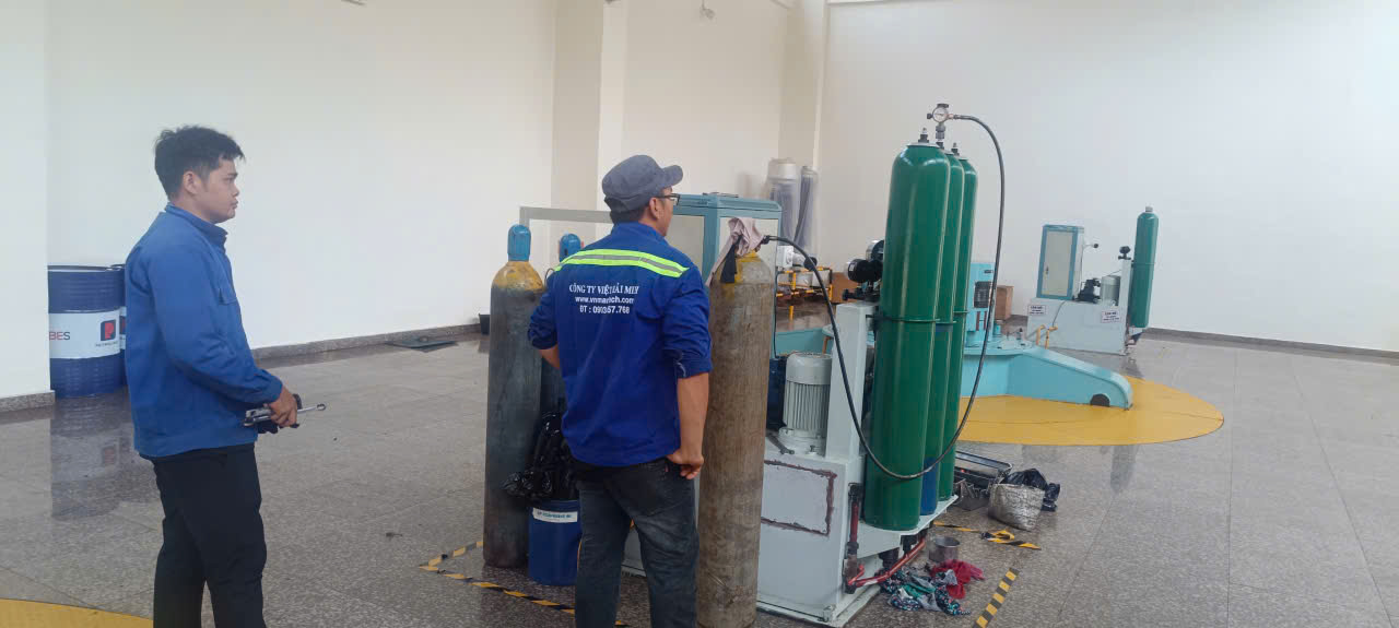 ph&acirc;n phối b&igrave;nh t&iacute;ch &aacute;p thủy lực ch&iacute;nh h&atilde;ng.jpg