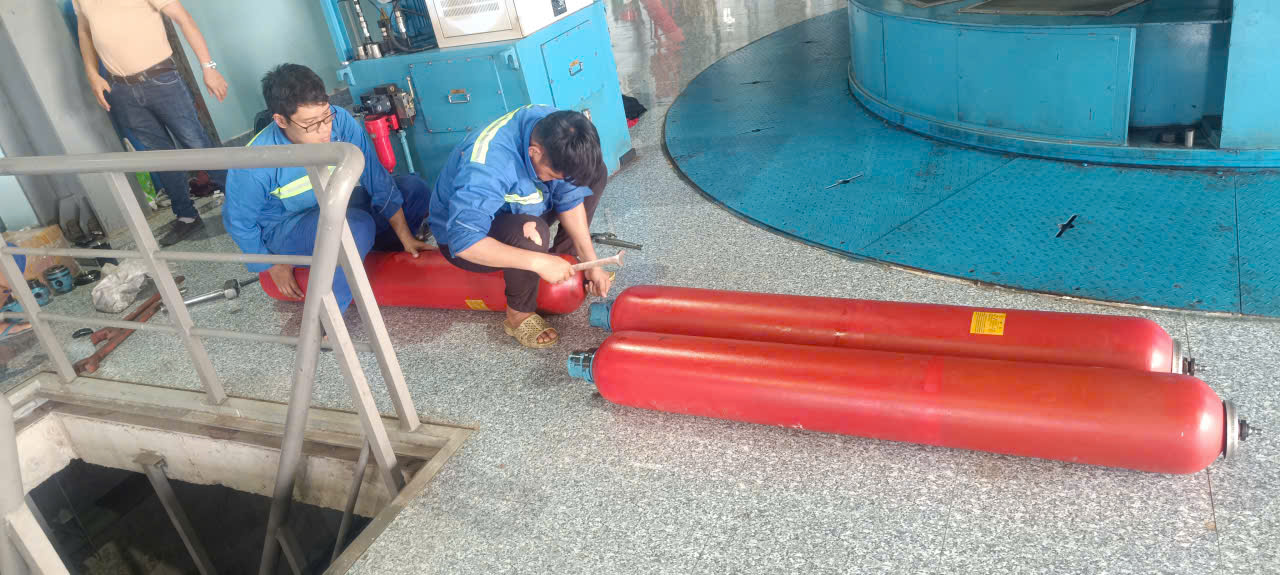 ruột cao su b&igrave;nh t&iacute;ch &aacute;p &aacute;p suất cao.jpg