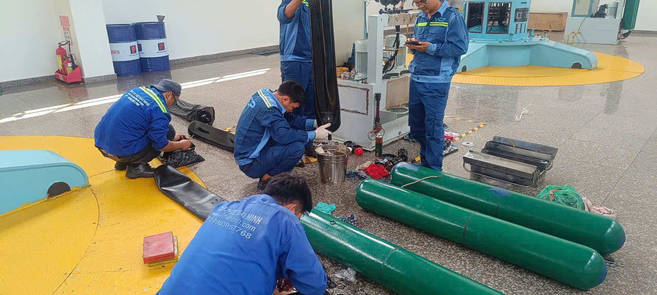 thay m&agrave;ng bladder b&igrave;nh t&iacute;ch &aacute;p c&ocirc;ng nghiệp.jpg