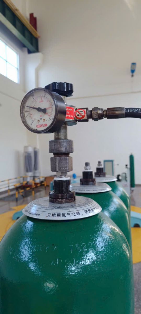 nạp khí nitơ bình tích áp đúng kỹ thuật.jpg