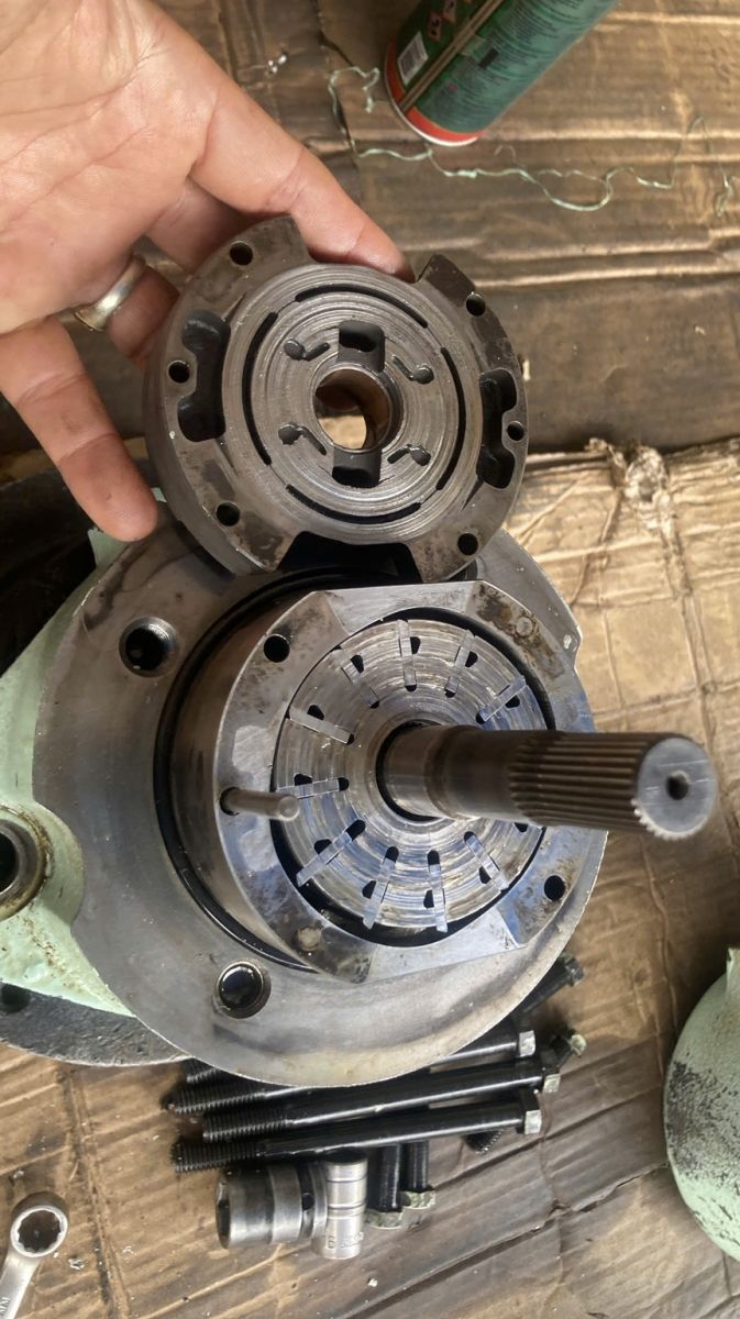 Bơm thủy lực bị kêu to sửa ở đâu.jpg