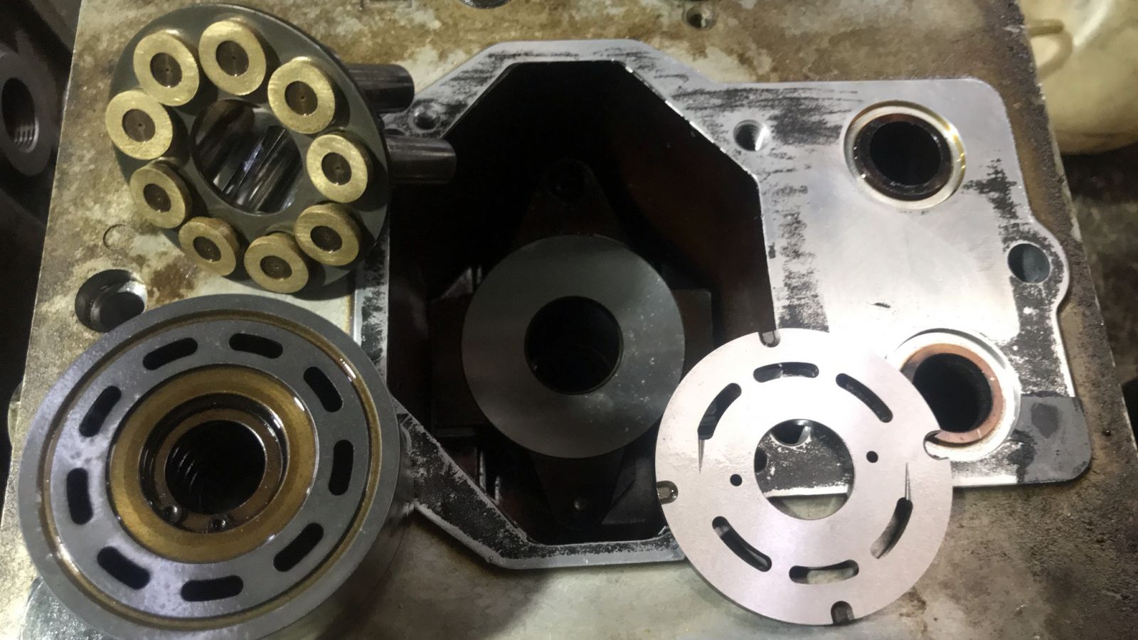 Sửa bơm thủy lực tại Bình Dương.jpg