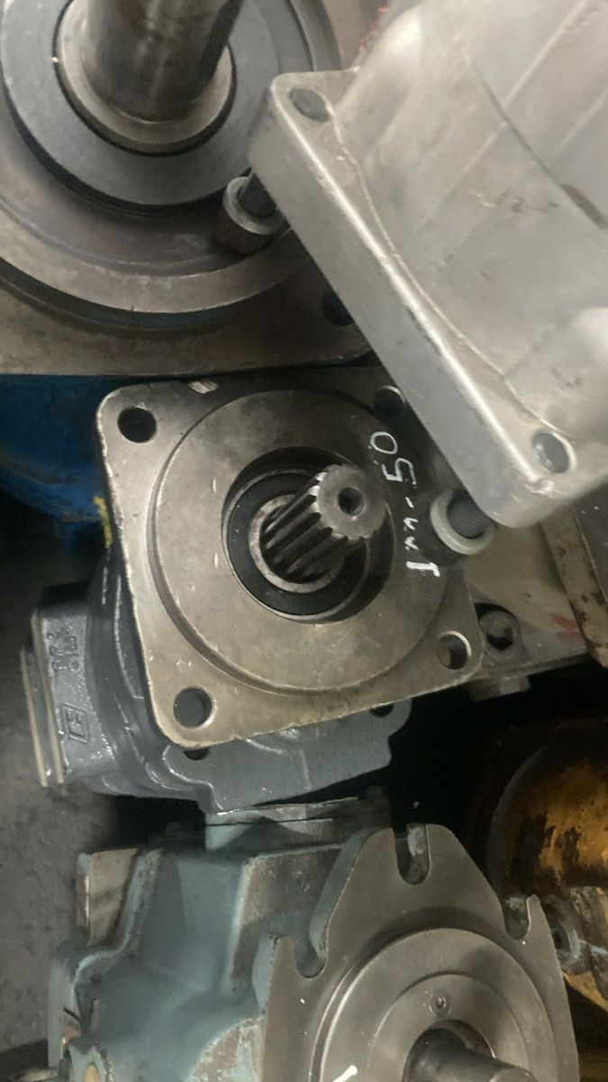 Dịch vụ sửa bơm thủy lực tại xưởng sản xuất.jpg