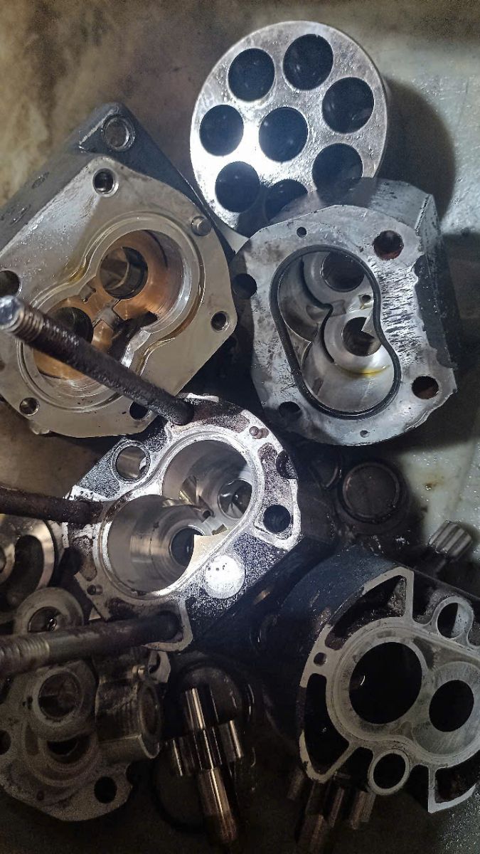 Lắp đặt hệ thống bơm dầu thủy lực ho&agrave;n chỉnh.jpg