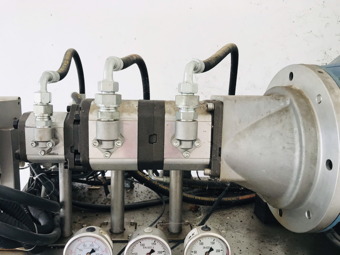 B&aacute;o gi&aacute; phụ t&ugrave;ng bơm dầu thủy lực.jpg