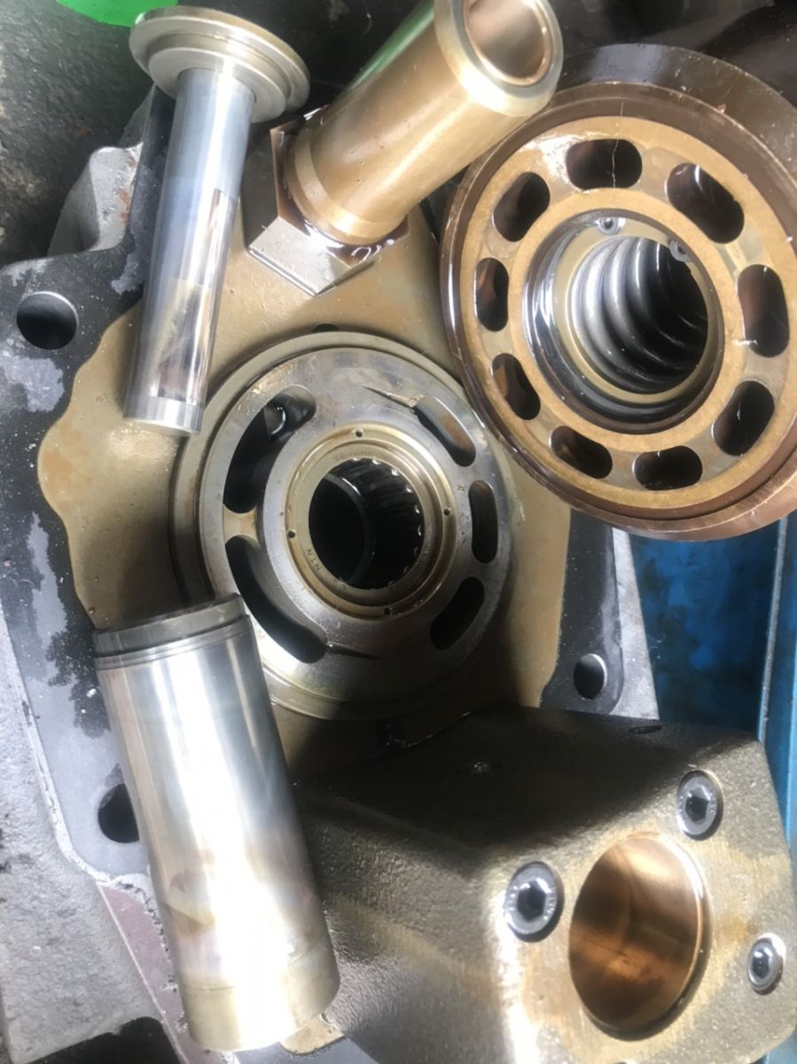 Gi&aacute; bơm thủy lực mới cập nhật.jpg