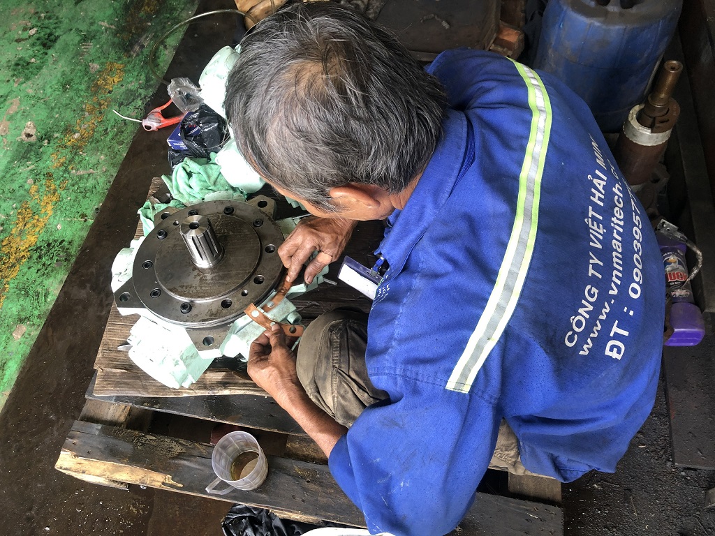 sua motor thuy luc