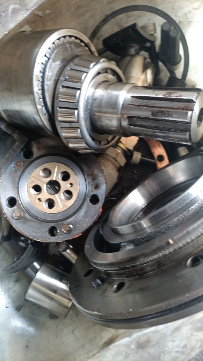 motor piston hướng kính mới.jpg