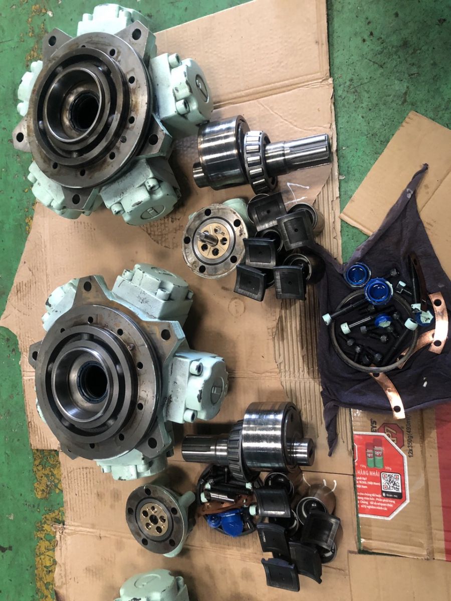 sửa motor piston hướng kính.jpg