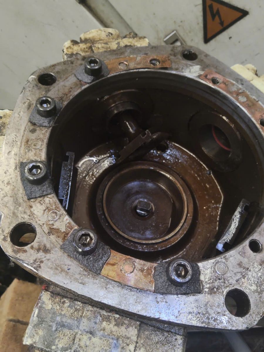 ph&acirc;n phối motor thủy lực 5 sao.jpg