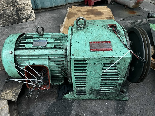 quam motor may dap Komatsu