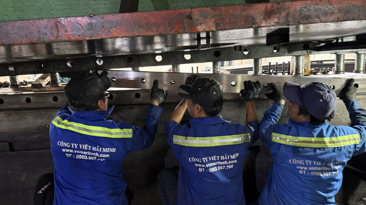 Nắn sửa dao cối m&aacute;y chấn c&ocirc;ng nghiệp.jpg