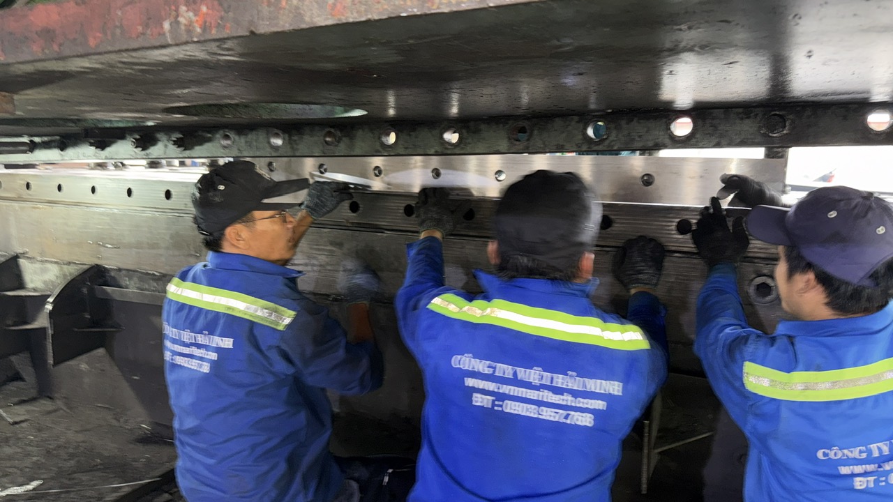Mài phục hồi dao cắt tôn công nghiệp.jpg