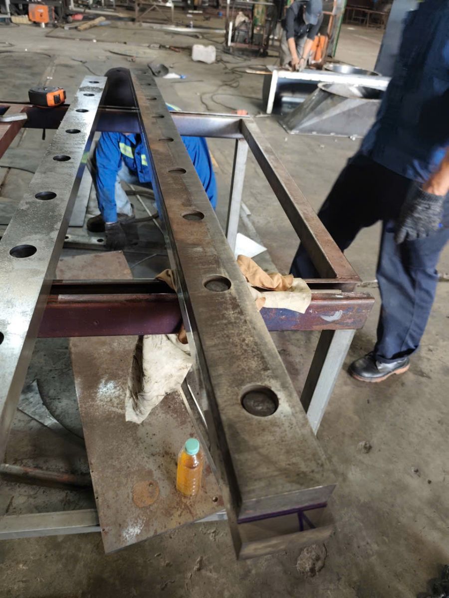 Phục hồi dao cắt tôn thủy lực.jpg