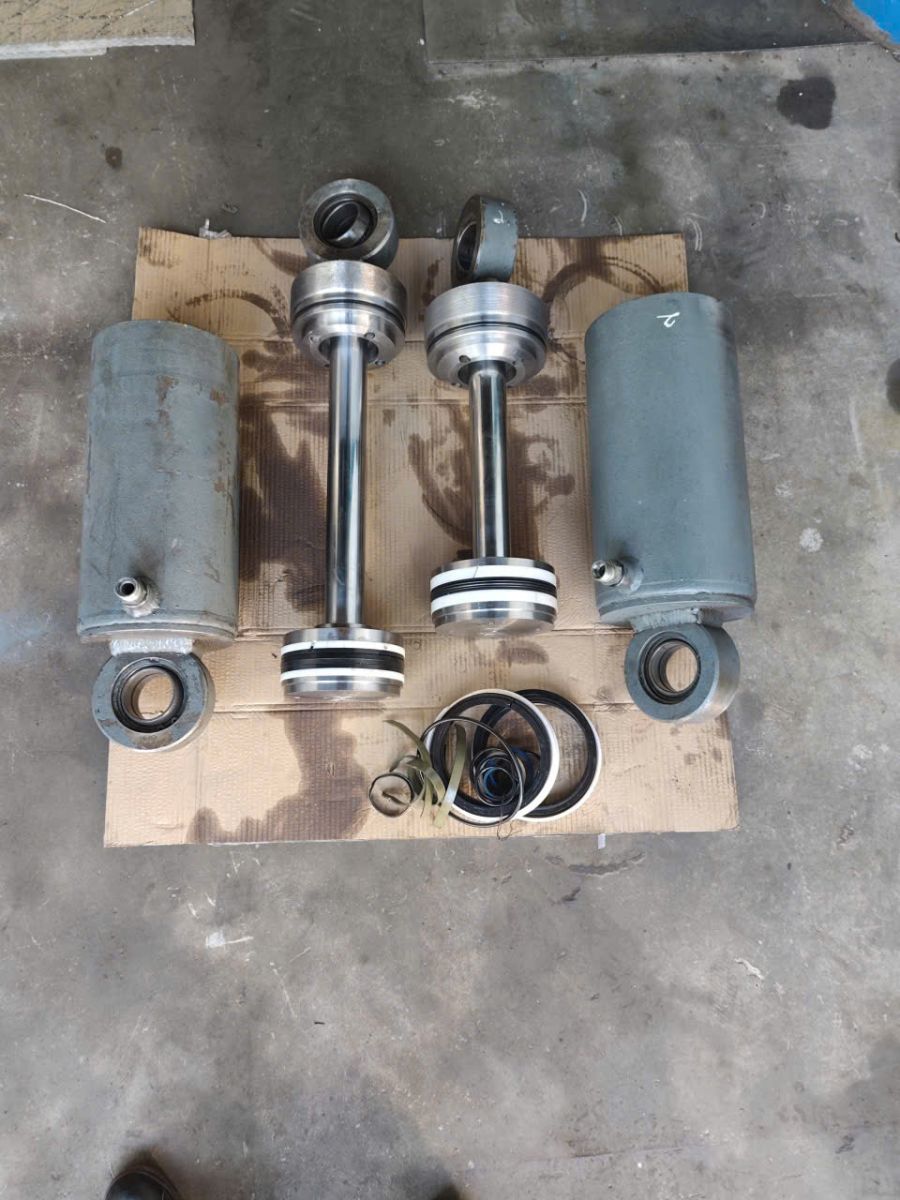 sửa chữa m&aacute;y l&aacute;i t&agrave;u biển.jpg