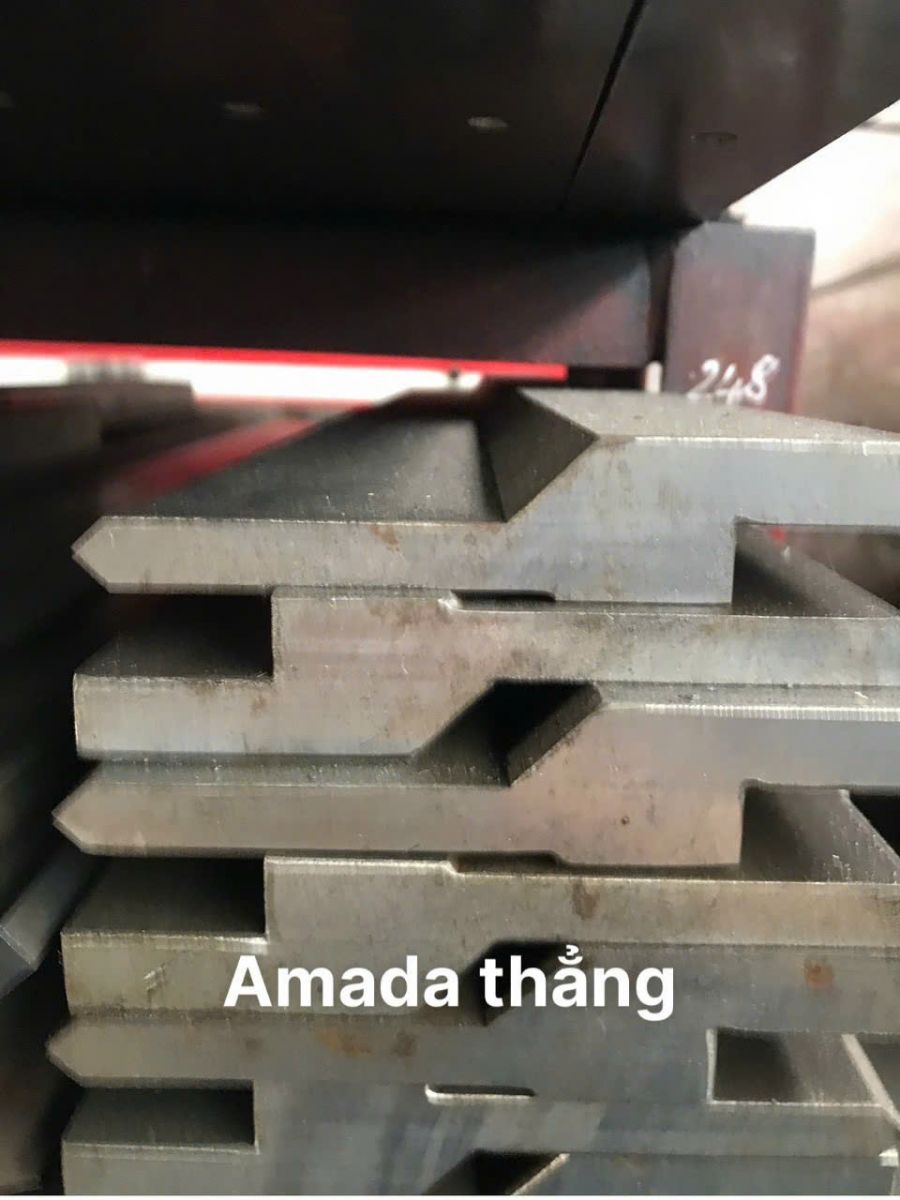 C&ocirc;ng ty chuy&ecirc;n dao chấn CNC c&ocirc;ng nghiệp.jpg