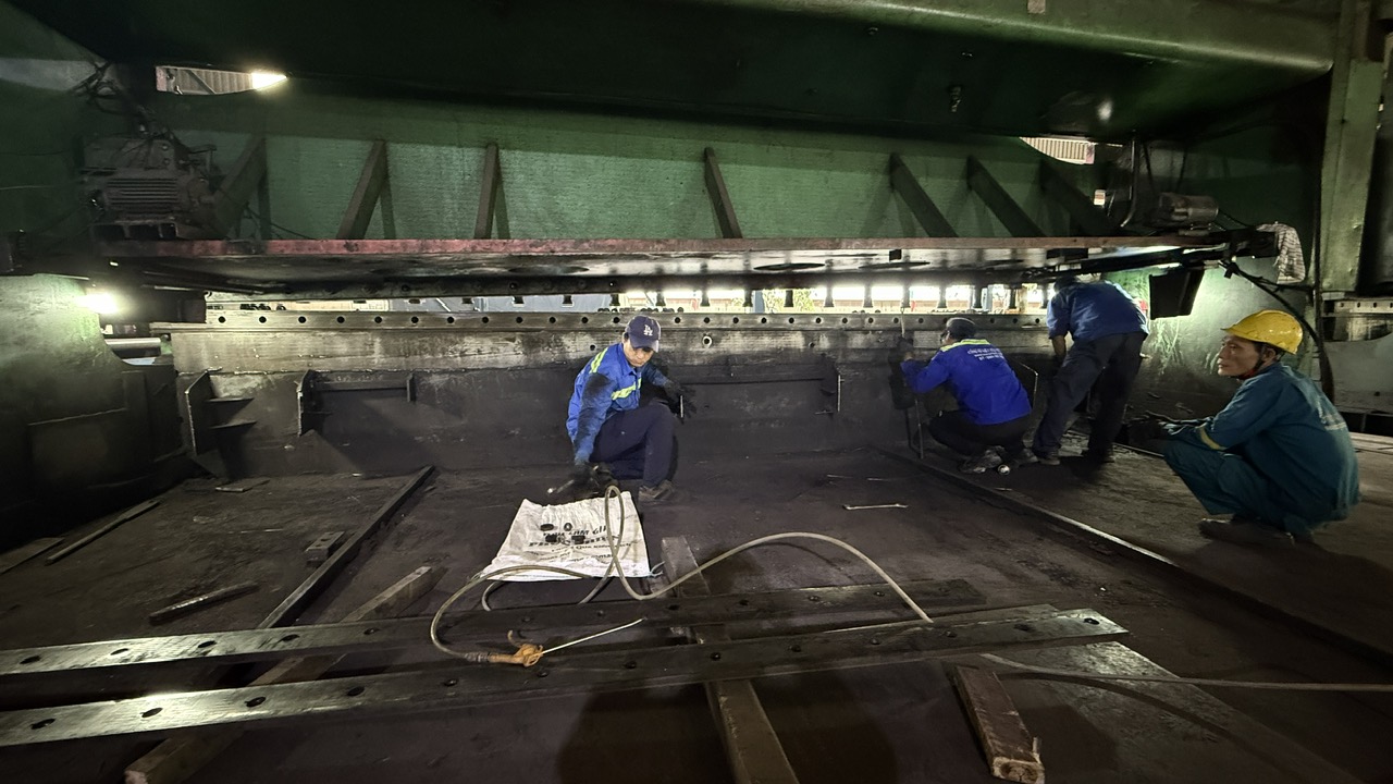Đơn vị m&agrave;i phục hồi dao chấn CNC.jpg
