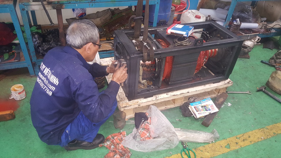 quan motor hop giam toc